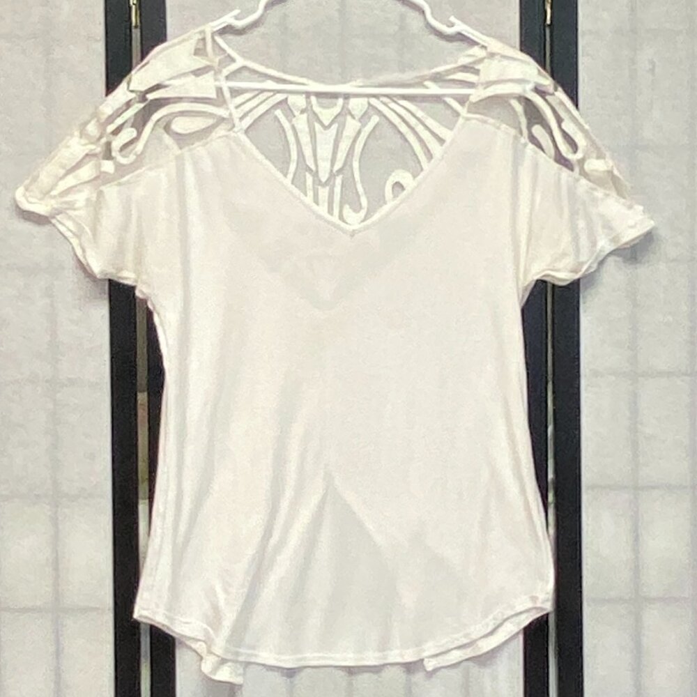 BKE Red Lace Shoulder White Tee XS V-Neck Short Raglan Sleeve Split Back Hem - Picture 5 of 11